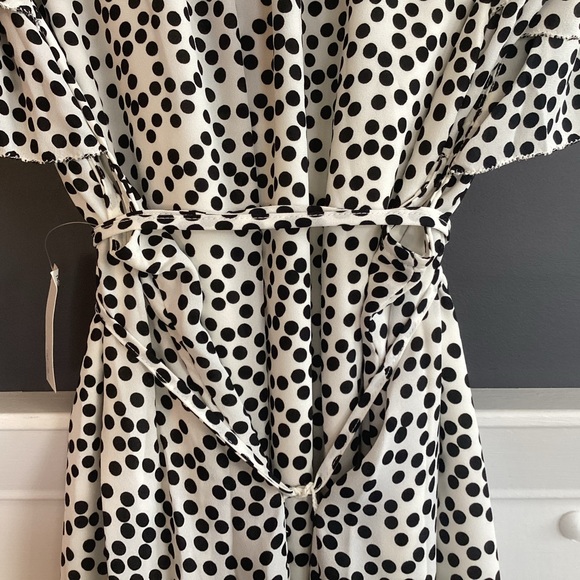 Lark & Ro womens Split Neck Ruched Flutter Sleeve Dress - Picture 8 of 9